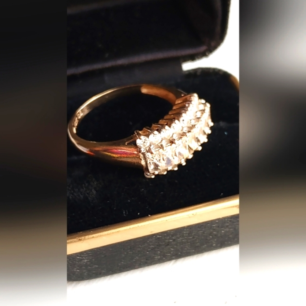 10k Solid Gold & CZ's Vintage Ring